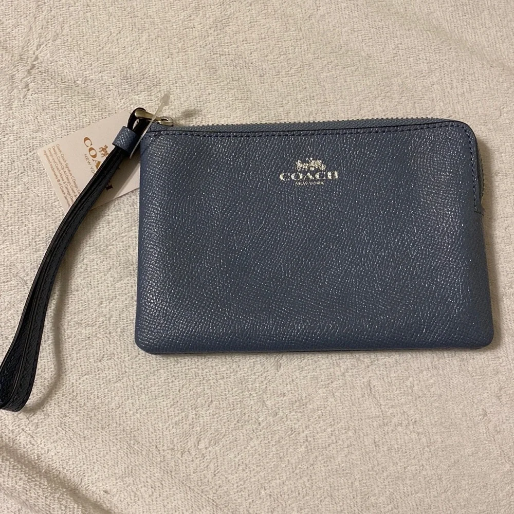 🆕 COACH. Women’s wristlet. - Picture 1 of 4